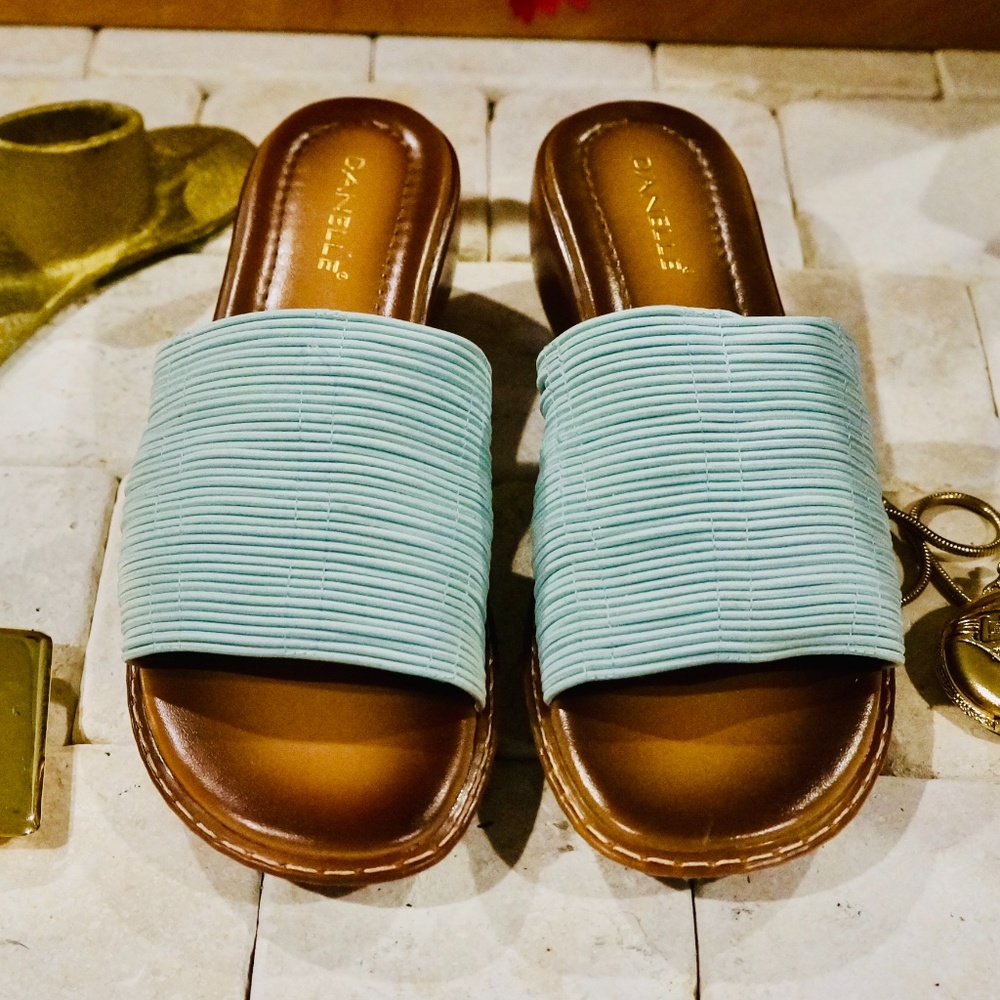 Danelle Sandals Slip-Ons